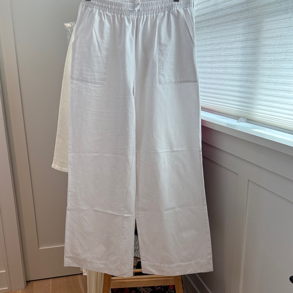 Superdown Textured White Fabric
